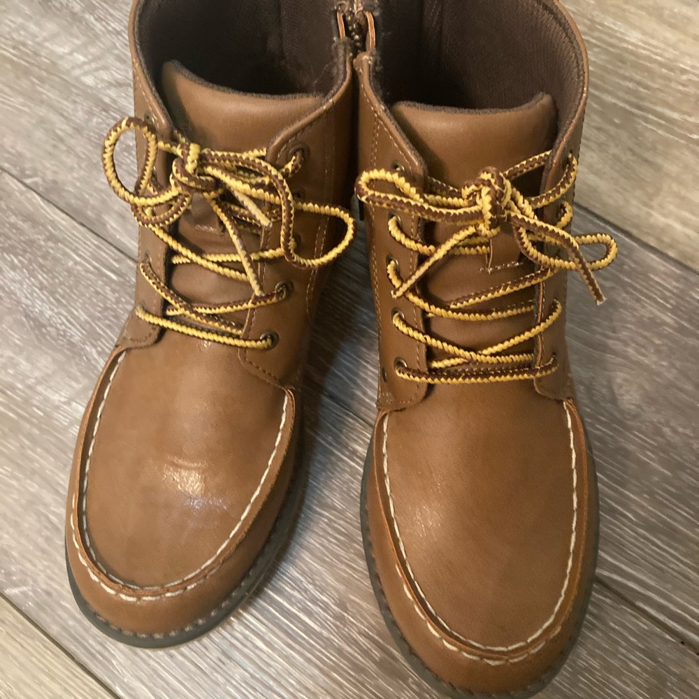 Boys brown boots